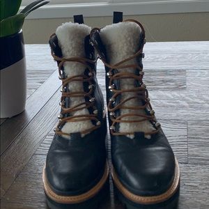 IZZIE LUGSOLE ANKLE BOOT (Black)